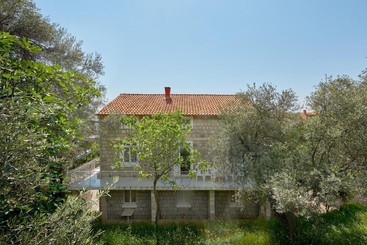 Apartmani Kuca U Maslinama Sveti Stefan Exterior foto