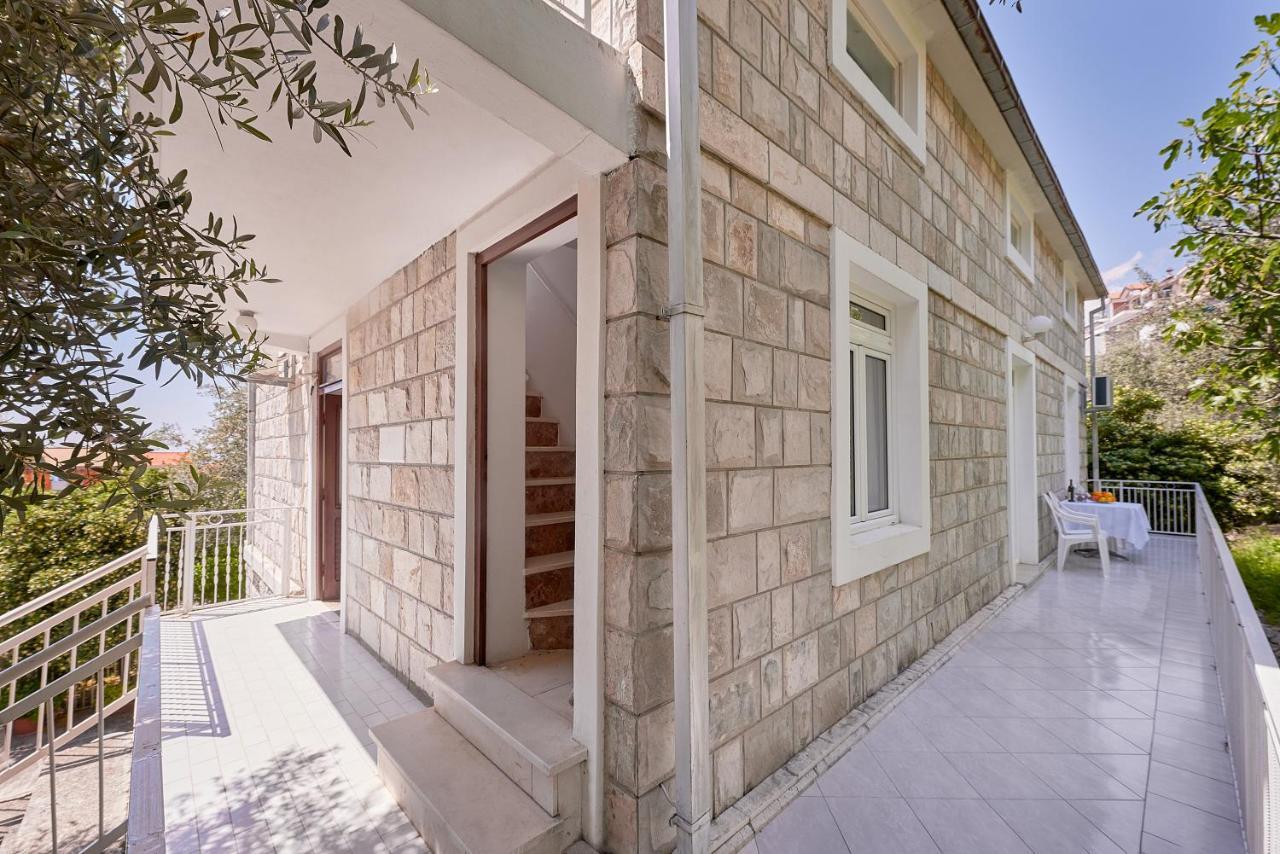 Apartmani Kuca U Maslinama Sveti Stefan Exterior foto