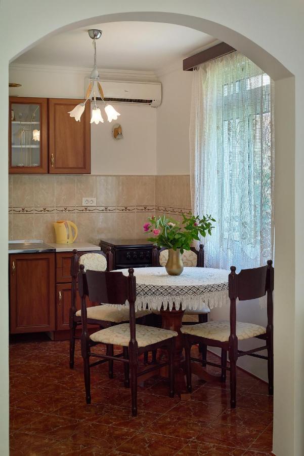 Apartmani Kuca U Maslinama Sveti Stefan Exterior foto