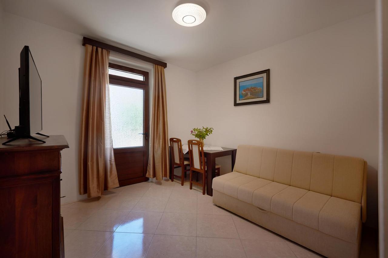 Apartmani Kuca U Maslinama Sveti Stefan Exterior foto
