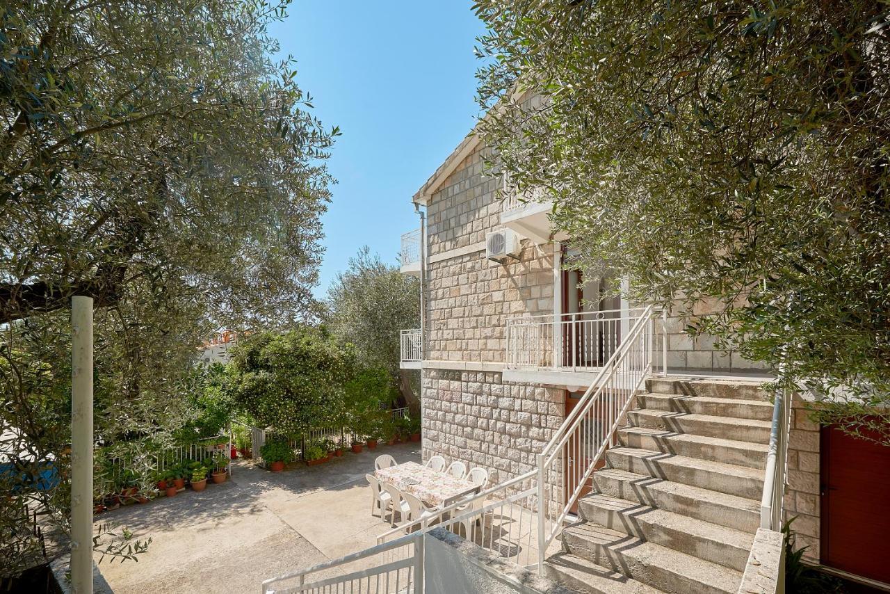 Apartmani Kuca U Maslinama Sveti Stefan Exterior foto