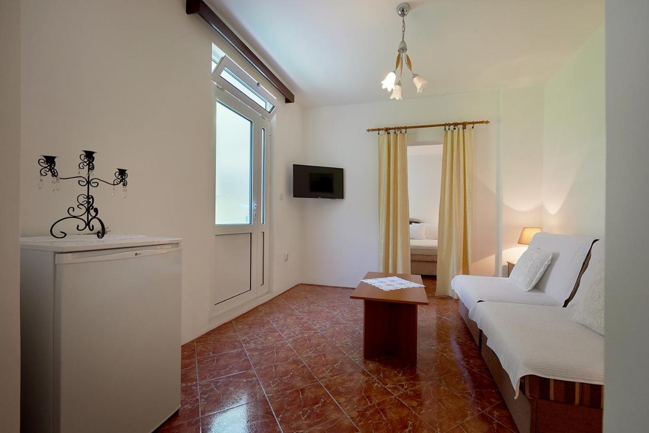 Apartmani Kuca U Maslinama Sveti Stefan Exterior foto